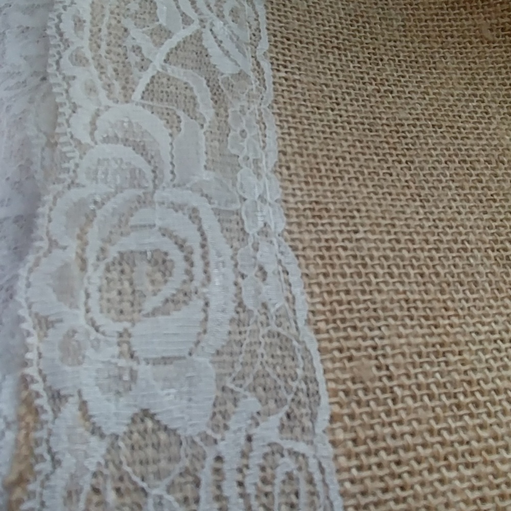 Rustic wedding Burlap and lace table runner - Picture 2 of 3